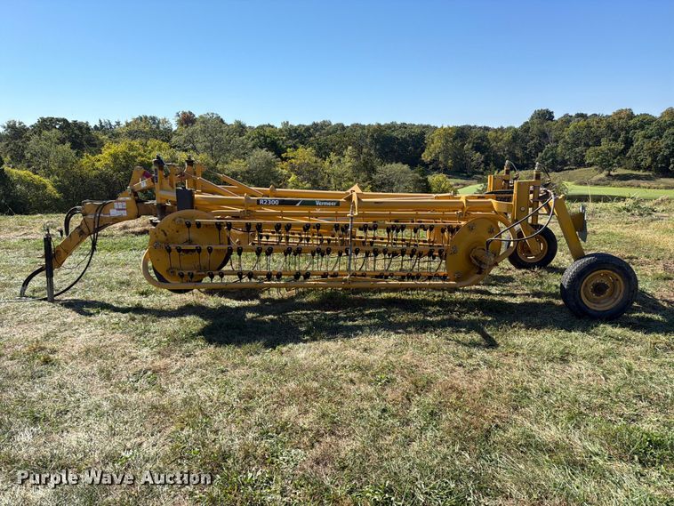 image for item DZ4941 2015 Vermeer R2300 hay rake