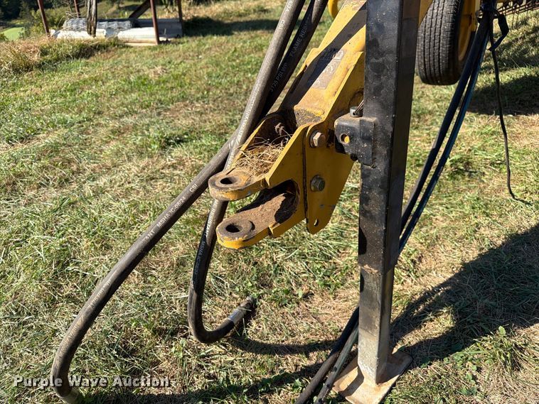 image for item DZ4941 2015 Vermeer R2300 hay rake