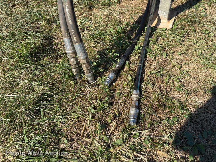 image for item DZ4941 2015 Vermeer R2300 hay rake