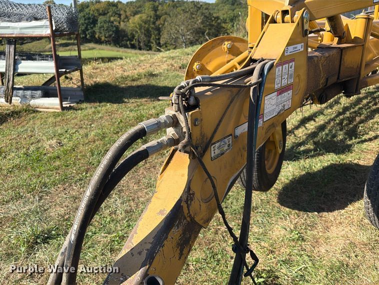 image for item DZ4941 2015 Vermeer R2300 hay rake