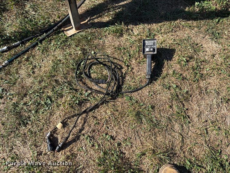 image for item DZ4941 2015 Vermeer R2300 hay rake