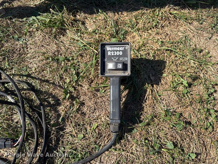 image for item DZ4941 2015 Vermeer R2300 hay rake