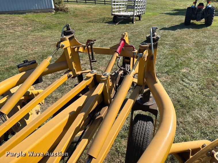 image for item DZ4941 2015 Vermeer R2300 hay rake