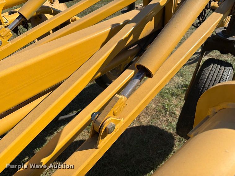 image for item DZ4941 2015 Vermeer R2300 hay rake