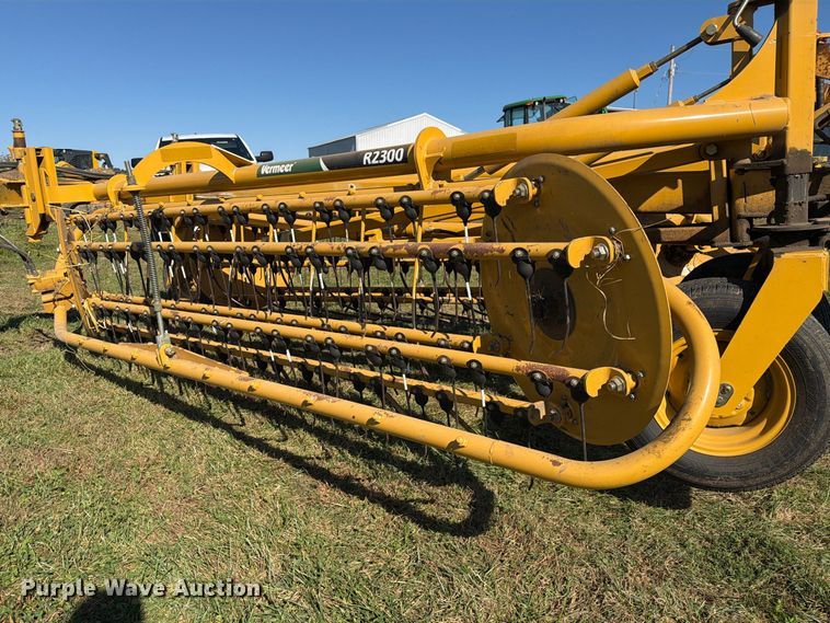 image for item DZ4941 2015 Vermeer R2300 hay rake