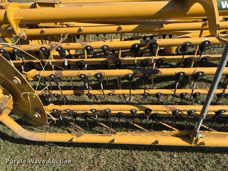 image for item DZ4941 2015 Vermeer R2300 hay rake