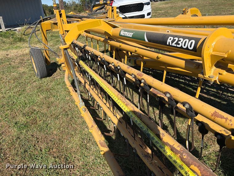 image for item DZ4941 2015 Vermeer R2300 hay rake