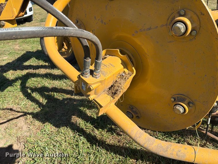 image for item DZ4941 2015 Vermeer R2300 hay rake