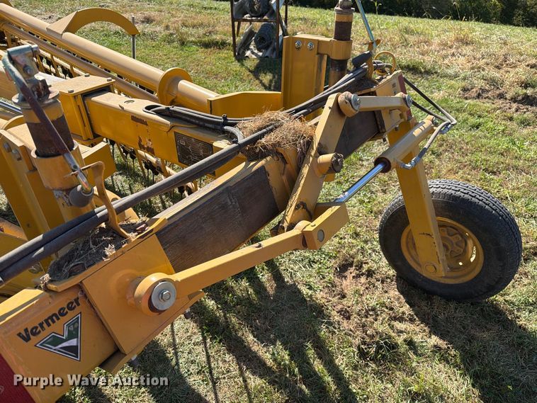 image for item DZ4941 2015 Vermeer R2300 hay rake