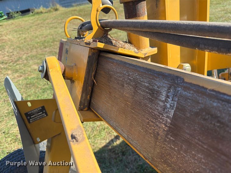 image for item DZ4941 2015 Vermeer R2300 hay rake