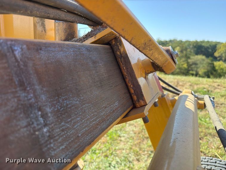 image for item DZ4941 2015 Vermeer R2300 hay rake