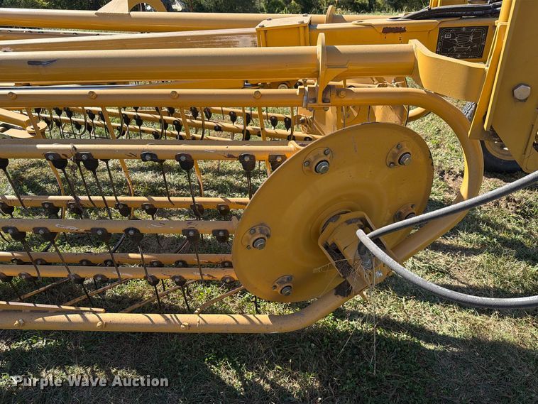 image for item DZ4941 2015 Vermeer R2300 hay rake