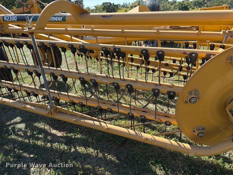 image for item DZ4941 2015 Vermeer R2300 hay rake