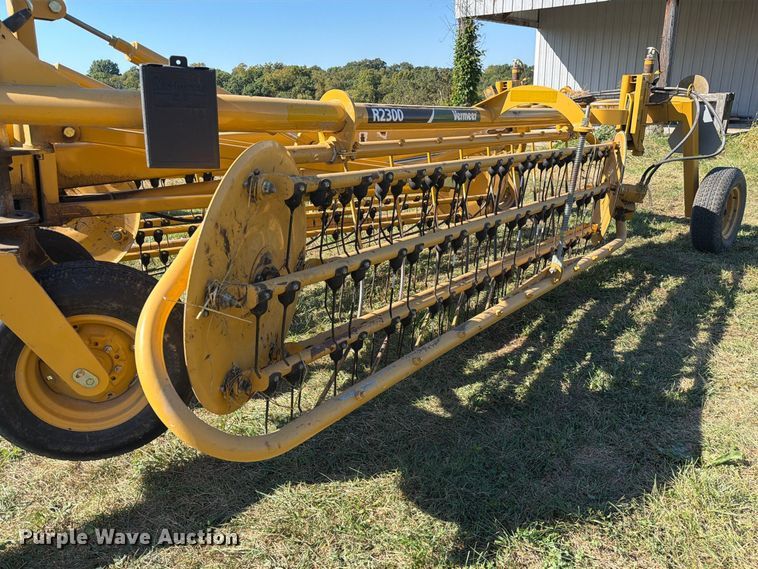 image for item DZ4941 2015 Vermeer R2300 hay rake