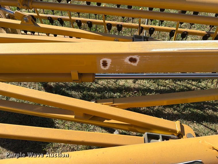 image for item DZ4941 2015 Vermeer R2300 hay rake