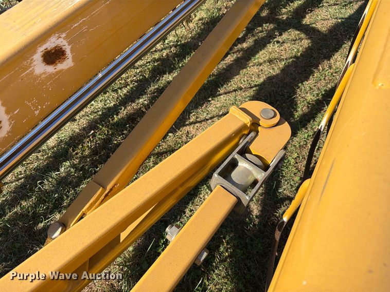 image for item DZ4941 2015 Vermeer R2300 hay rake
