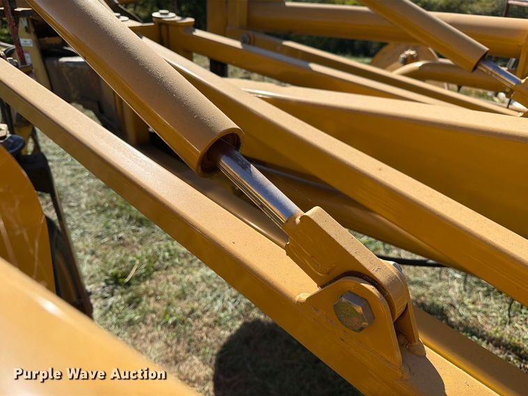 image for item DZ4941 2015 Vermeer R2300 hay rake
