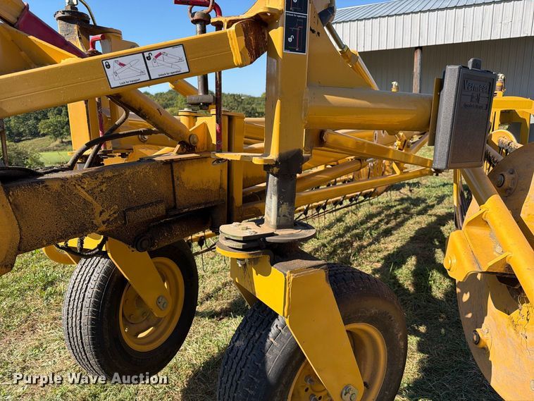 image for item DZ4941 2015 Vermeer R2300 hay rake