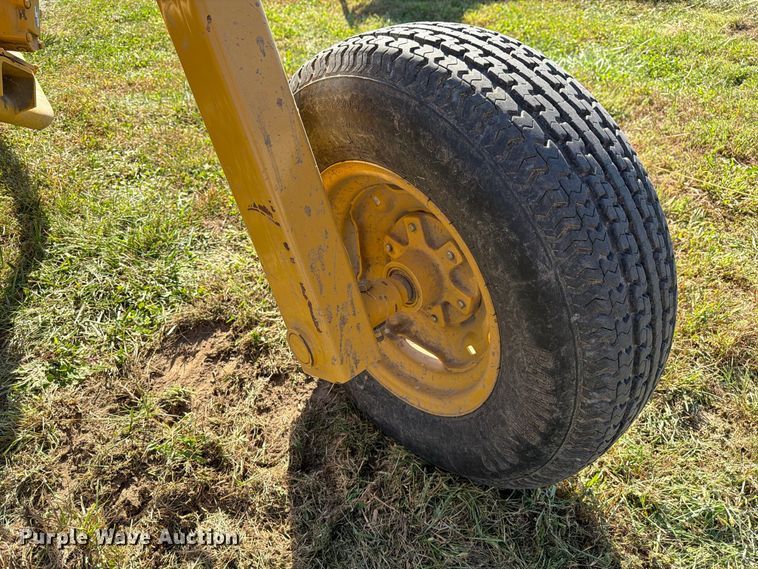 image for item DZ4941 2015 Vermeer R2300 hay rake