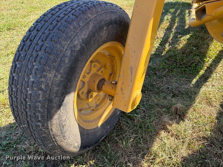image for item DZ4941 2015 Vermeer R2300 hay rake