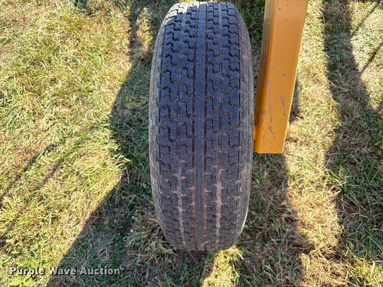 image for item DZ4941 2015 Vermeer R2300 hay rake