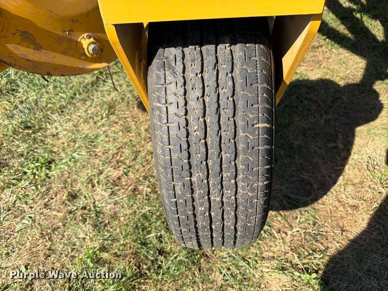 image for item DZ4941 2015 Vermeer R2300 hay rake