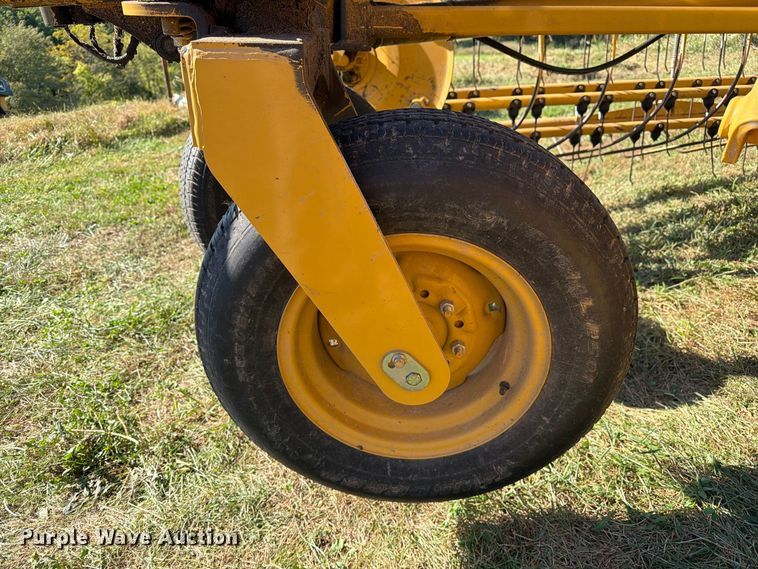 image for item DZ4941 2015 Vermeer R2300 hay rake