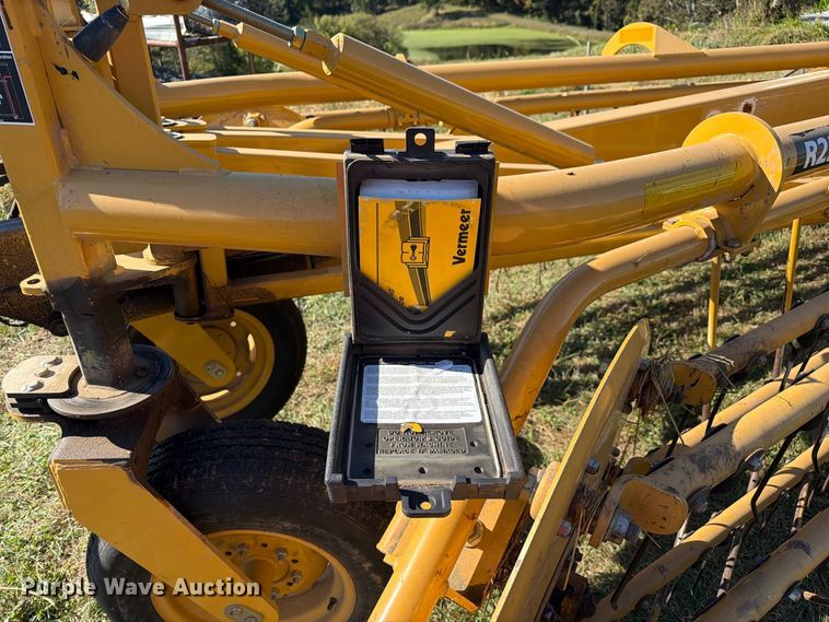 image for item DZ4941 2015 Vermeer R2300 hay rake