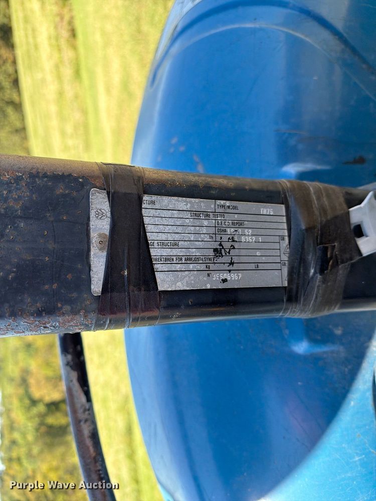 image for item DZ4942 2000 New Holland TN75 tractor