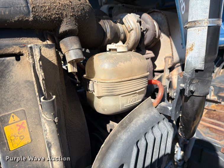 image for item DZ4942 2000 New Holland TN75 tractor