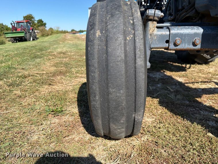 image for item DZ4942 2000 New Holland TN75 tractor
