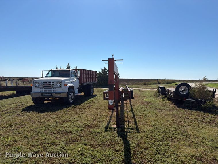 image for item EI7791 Hay bale trailer