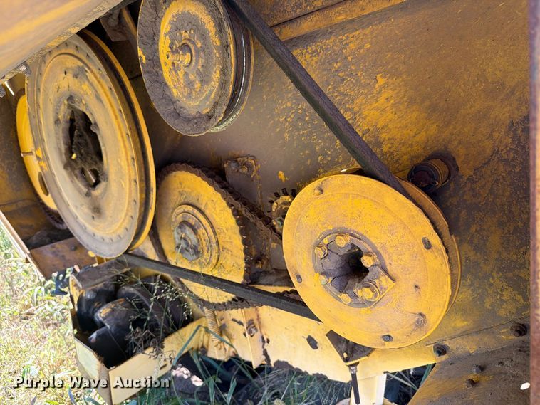 image for item EI7793 New Holland Haybine 2300 windrower