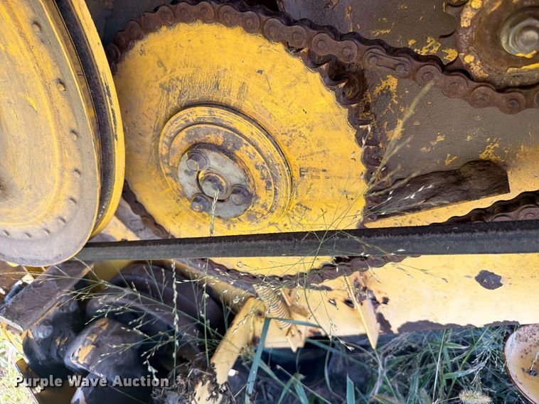 image for item EI7793 New Holland Haybine 2300 windrower