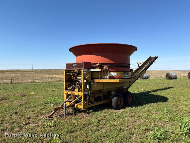 image for item EI7795 Haybuster H-1100 bale processor