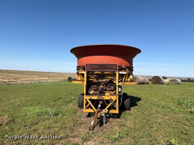 image for item EI7795 Haybuster H-1100 bale processor