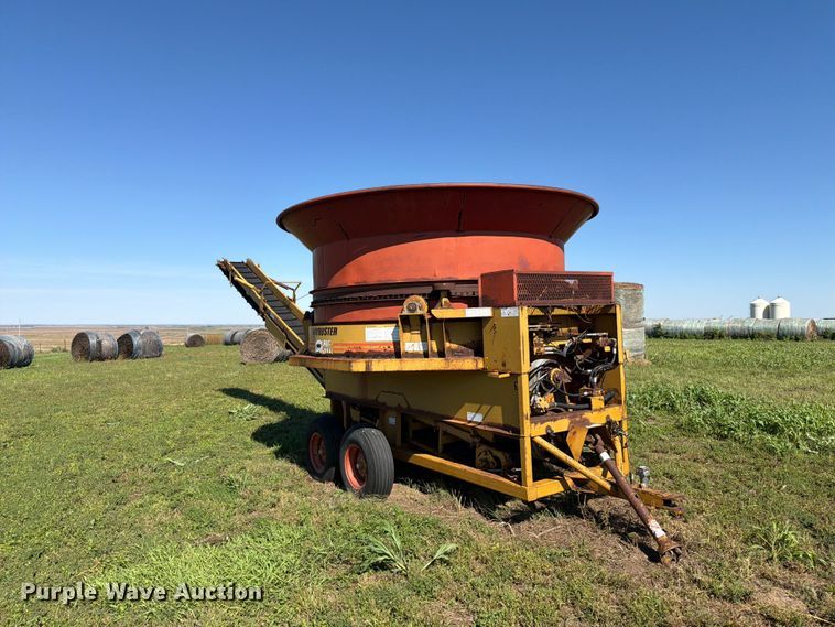 image for item EI7795 Haybuster H-1100 bale processor