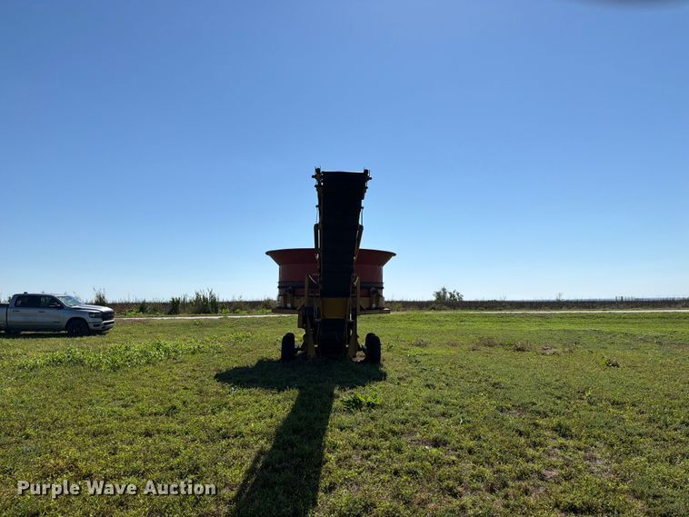 image for item EI7795 Haybuster H-1100 bale processor