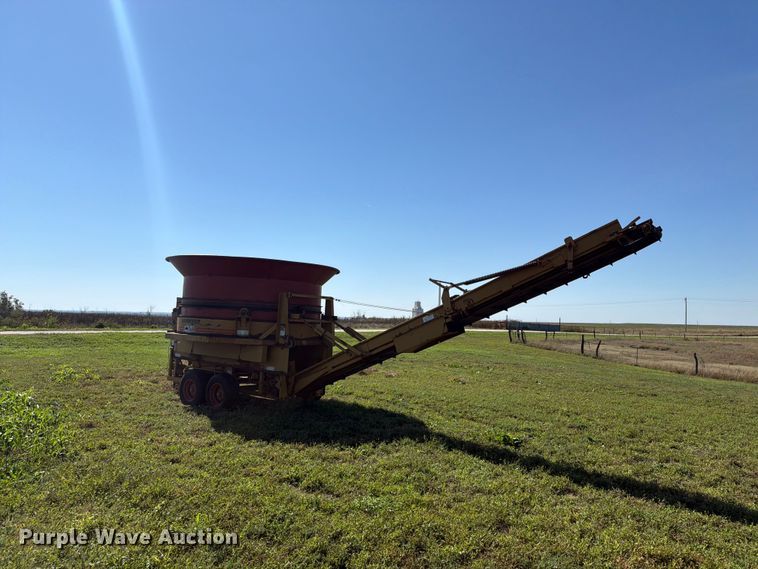 image for item EI7795 Haybuster H-1100 bale processor