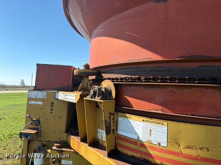 image for item EI7795 Haybuster H-1100 bale processor