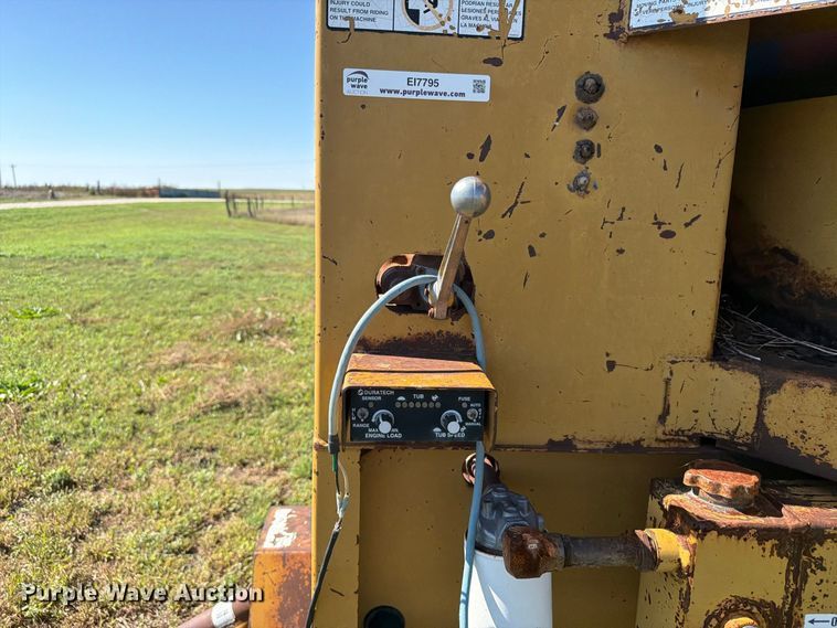 image for item EI7795 Haybuster H-1100 bale processor