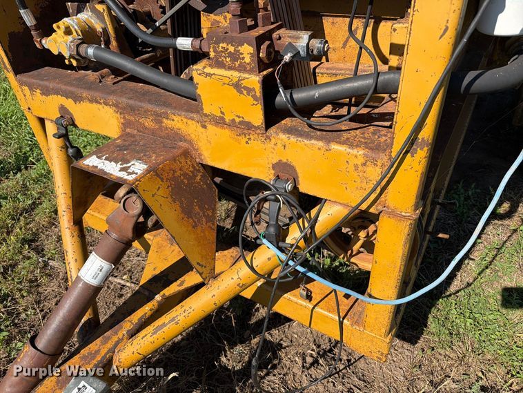 image for item EI7795 Haybuster H-1100 bale processor