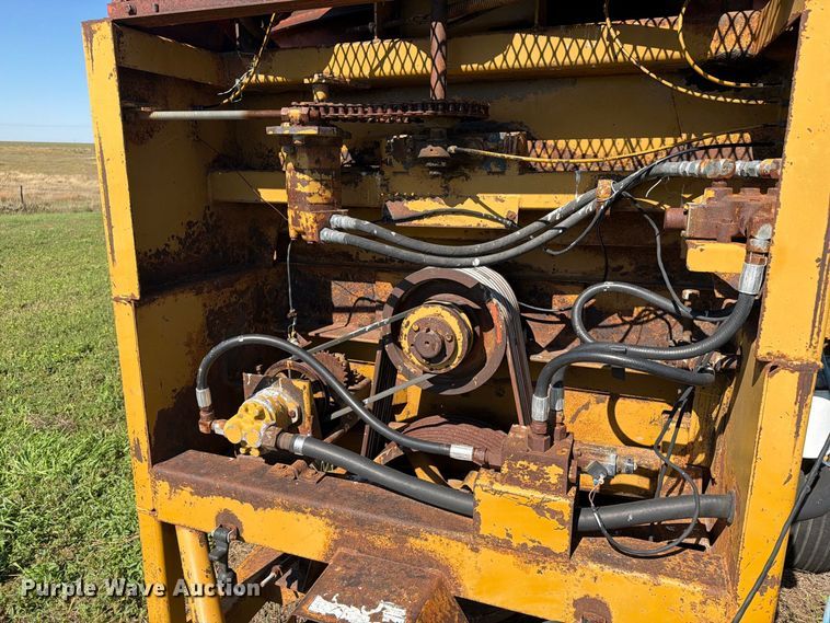 image for item EI7795 Haybuster H-1100 bale processor