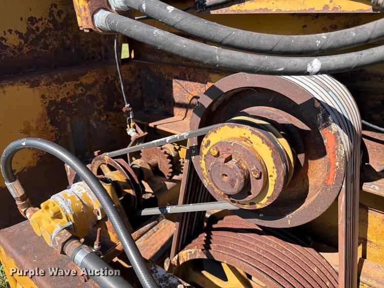 image for item EI7795 Haybuster H-1100 bale processor