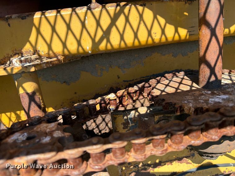 image for item EI7795 Haybuster H-1100 bale processor