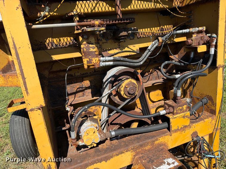 image for item EI7795 Haybuster H-1100 bale processor