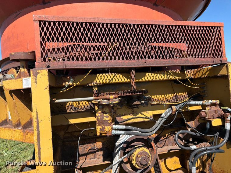 image for item EI7795 Haybuster H-1100 bale processor
