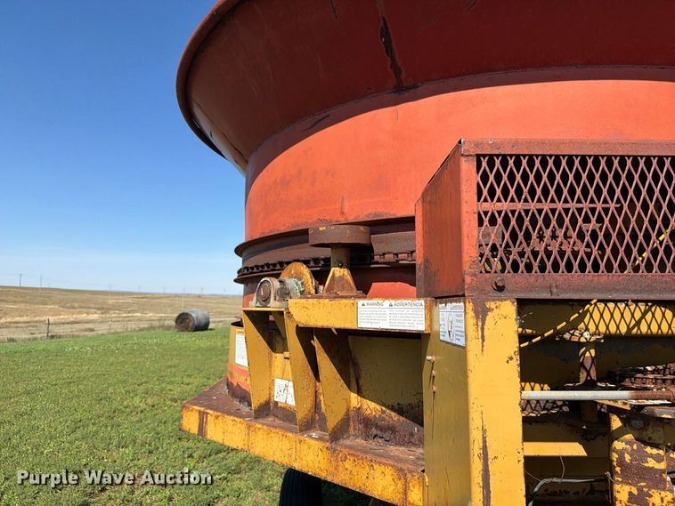 image for item EI7795 Haybuster H-1100 bale processor