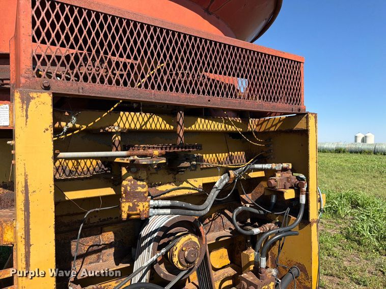 image for item EI7795 Haybuster H-1100 bale processor
