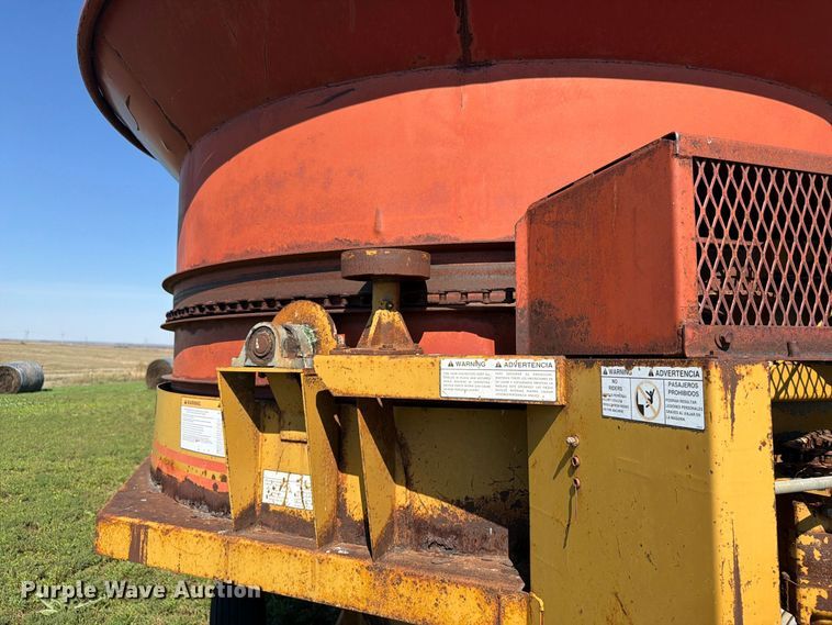 image for item EI7795 Haybuster H-1100 bale processor